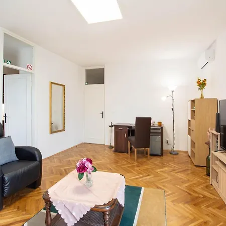 Grof Apartament *